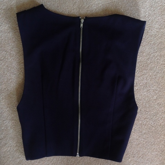 Finders Keepers Pendulum Crop Top - Picture 3 of 4